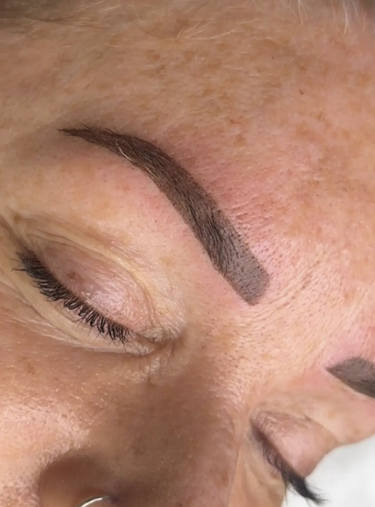 eyebrow tint