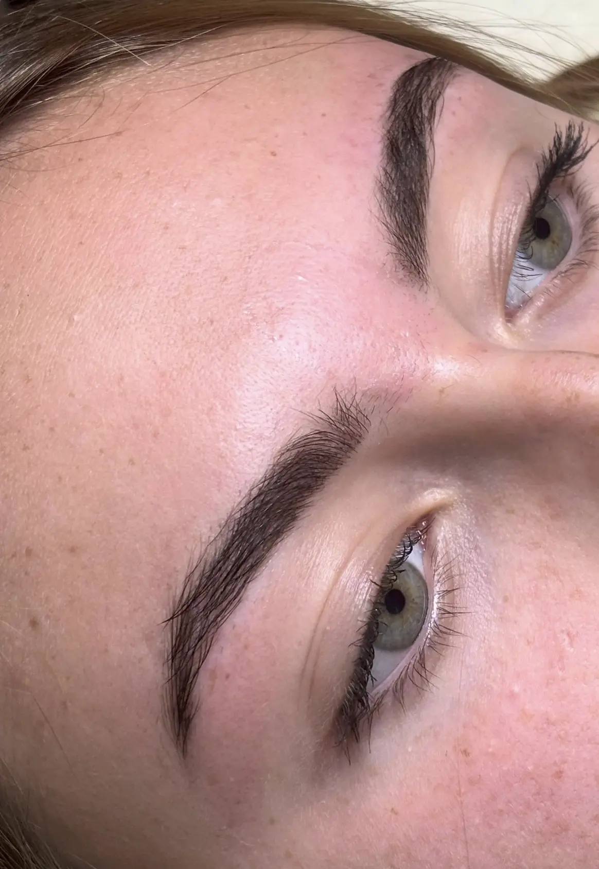 eyebrows tint meaning