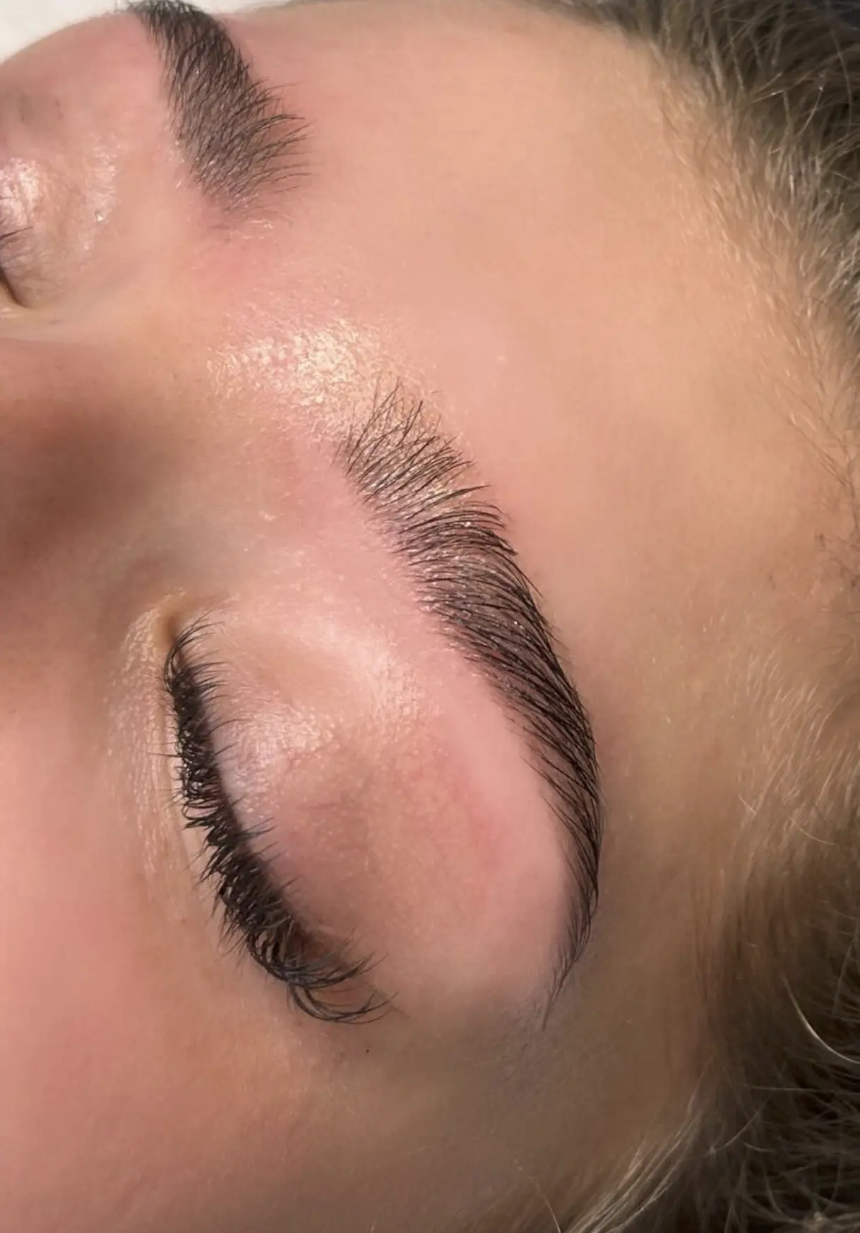 what is a hybrid brow tint
